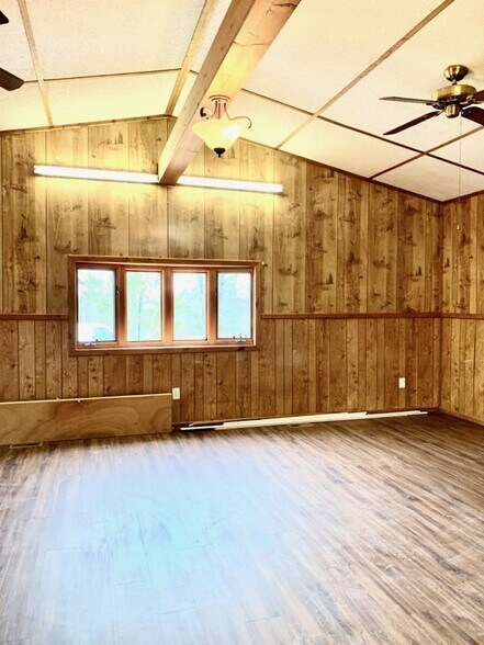 Building Photo - 3-Bedroom Woodlawn Retreat with Gleaming Hardwoods & Spacious Layout!