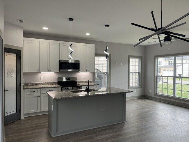 Building Photo - 2922 Painted Pony Dr