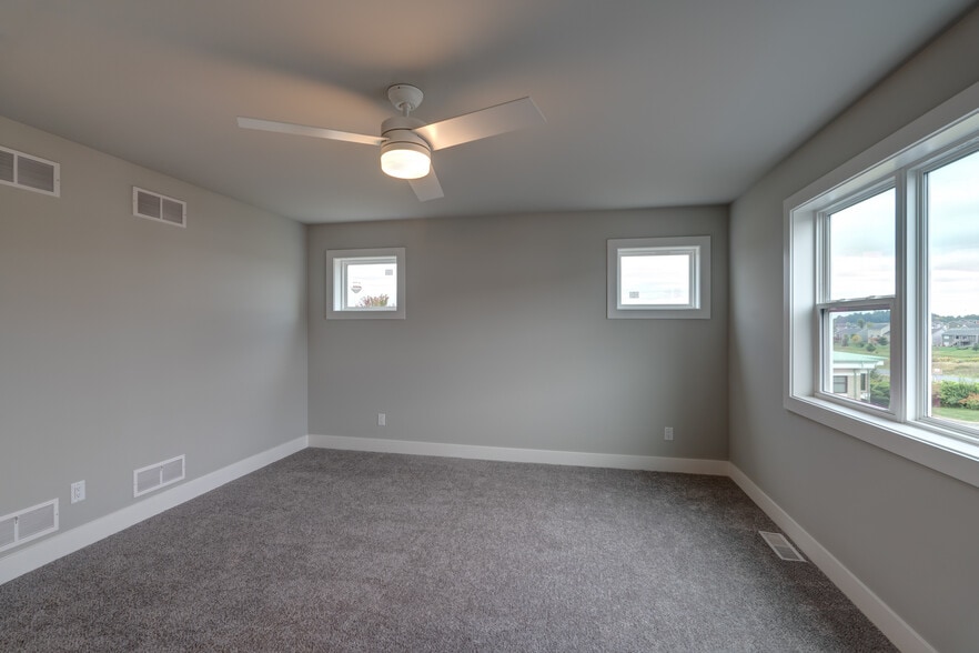 Building Photo - 113 Prairie Heights Dr