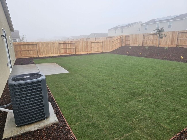 Building Photo - Large 4-Bedroom, 3-Bath Home