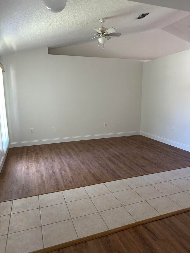Building Photo - Compass Pointe