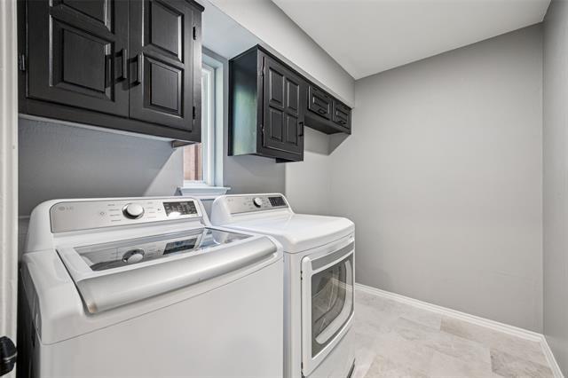 Building Photo - 2833 Meadowbrook Dr