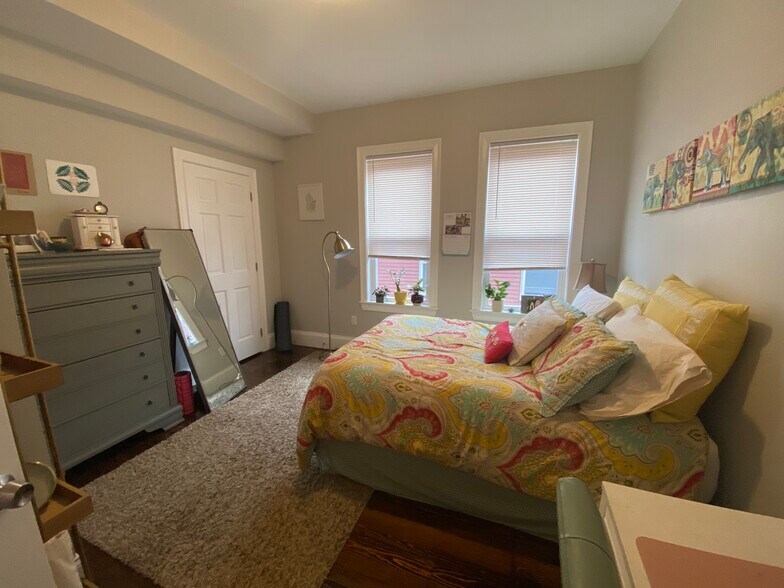 Building Photo - 71 Hillside St