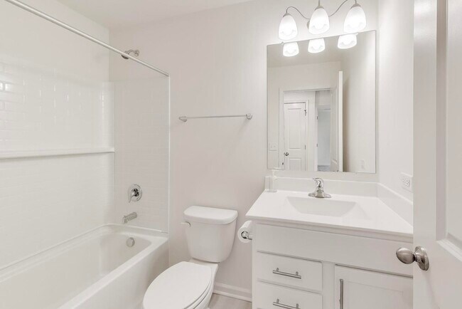 Building Photo - 2251 Venture Dr