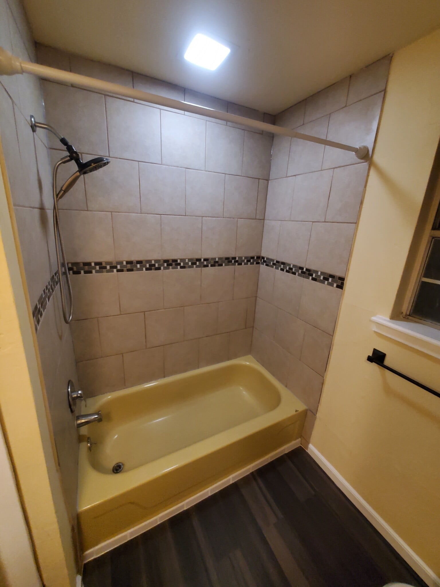 Building Photo - 2601 Jamestown Way