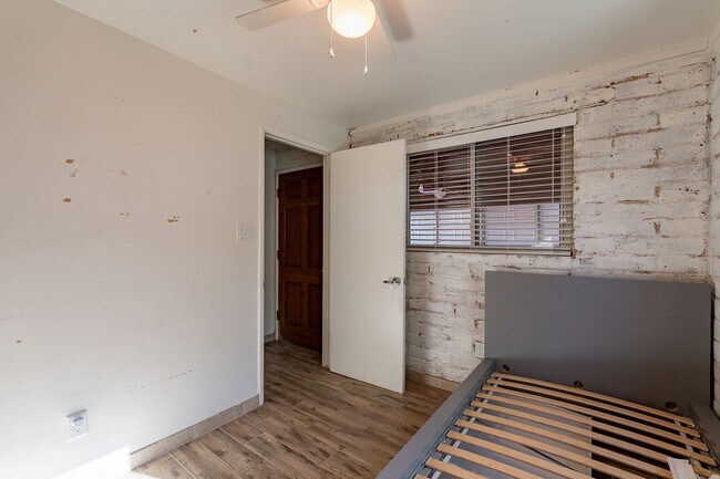 Building Photo - 1148 E Seneca St
