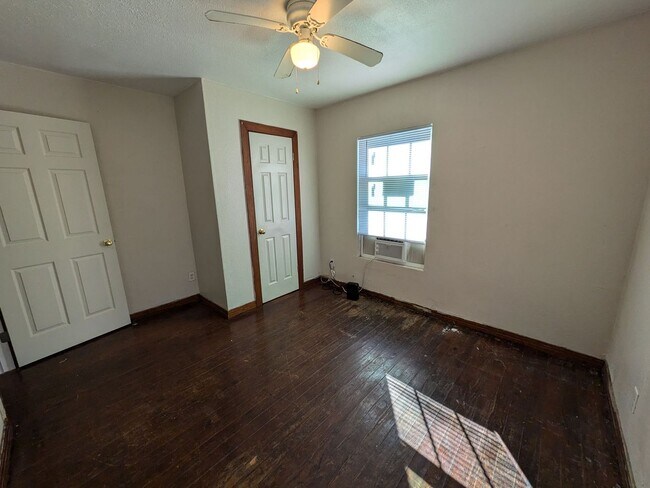 Building Photo - 475 Mitchell St