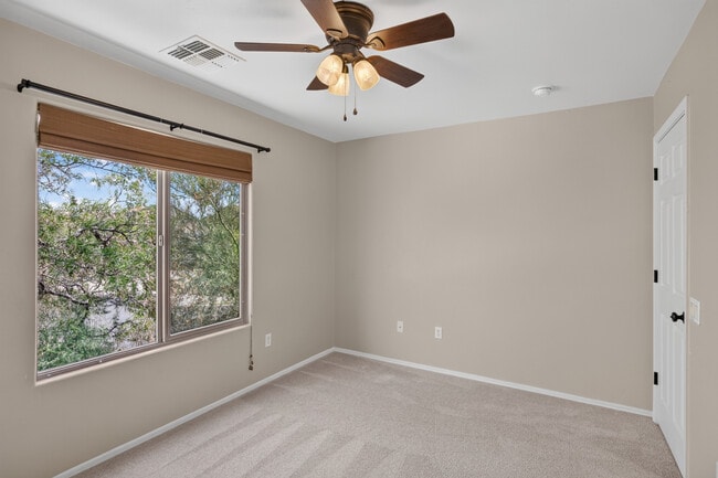 Building Photo - 6028 S Meadow Breeze Dr