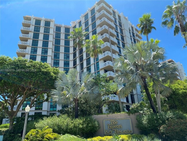 Building Photo - 1121 Crandon Blvd