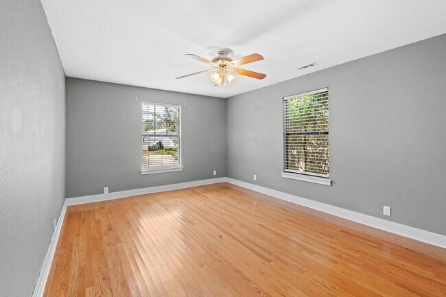 Building Photo - Beautiful home located in the heart of Fayetteville