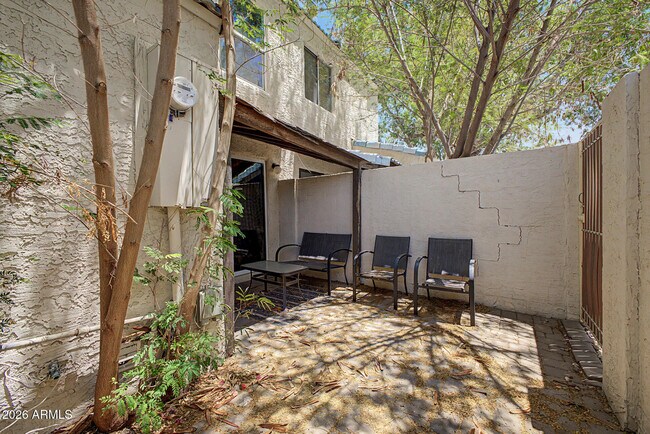 Building Photo - 4024 N Parkway Ave
