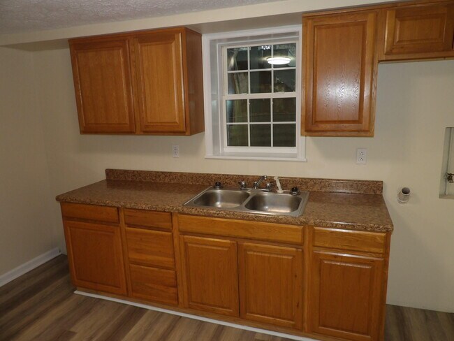 Building Photo - 307 Henry St