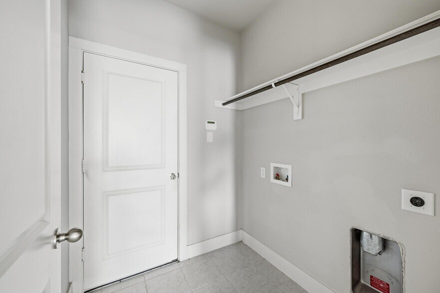 Building Photo - 3916 Trenton Pl