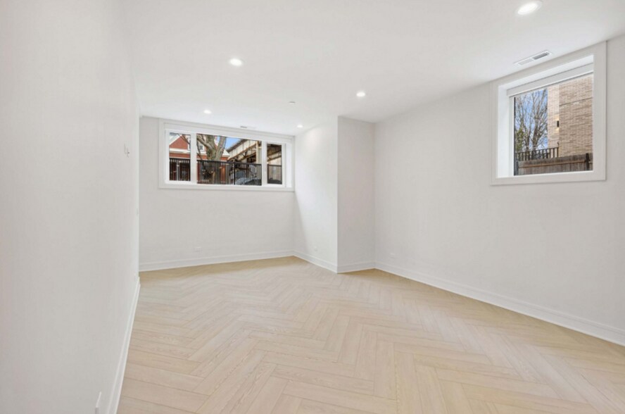 Building Photo - 3409 N Bosworth Ave