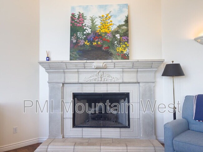 Building Photo - 49 E Fairway Dr