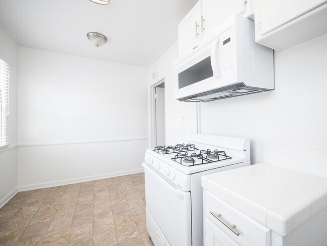 Building Photo - 1801 N. Garfield Pl