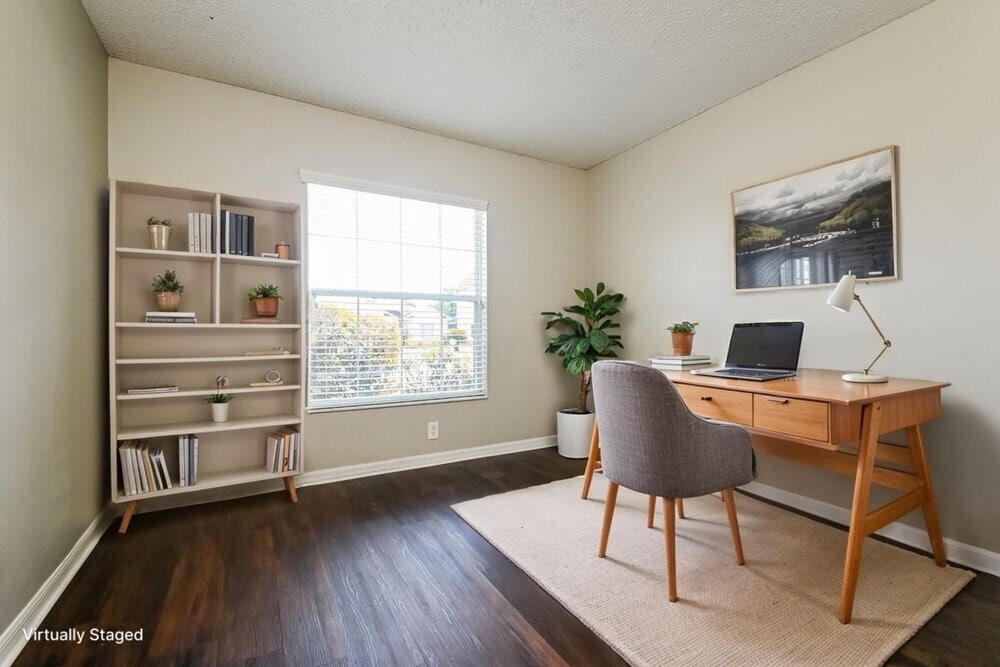 Building Photo - 12845 Longcrest Dr
