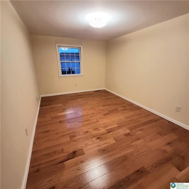 Building Photo - 1081 Barnside Rd