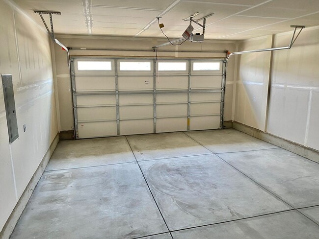 Building Photo - 61357 SE Matthew St