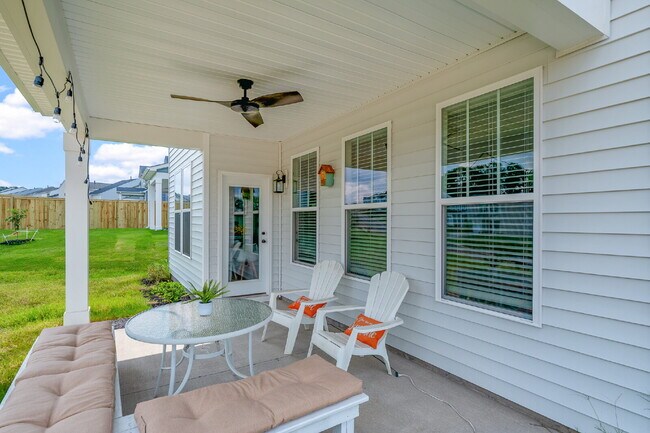 Building Photo - Stylish 3BR/2.5BA Craftsman Home with Loft...