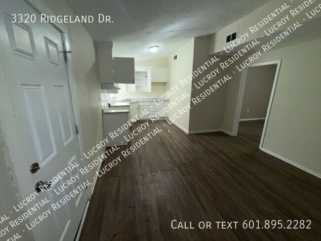Building Photo - 3320 Ridgeland Dr