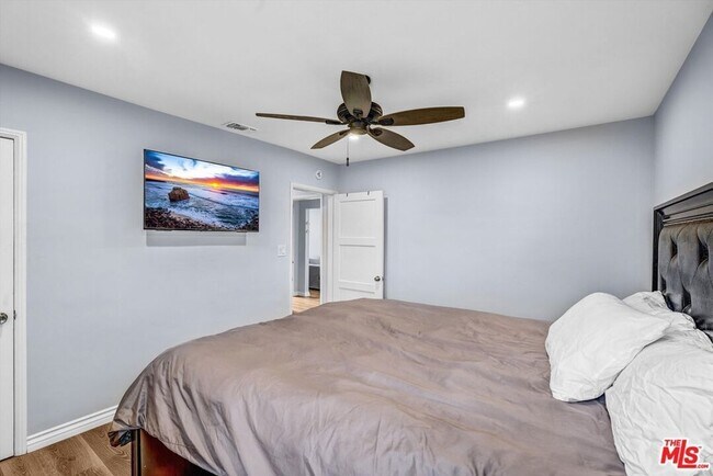 Building Photo - 1920 Van Wick St