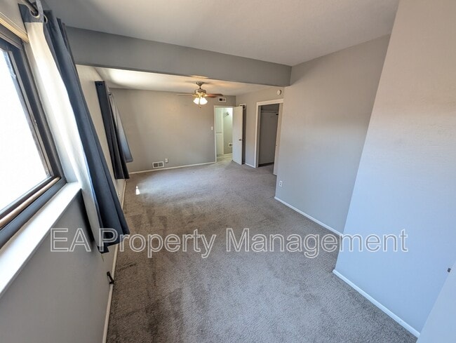 Building Photo - 3204 La Veta Dr