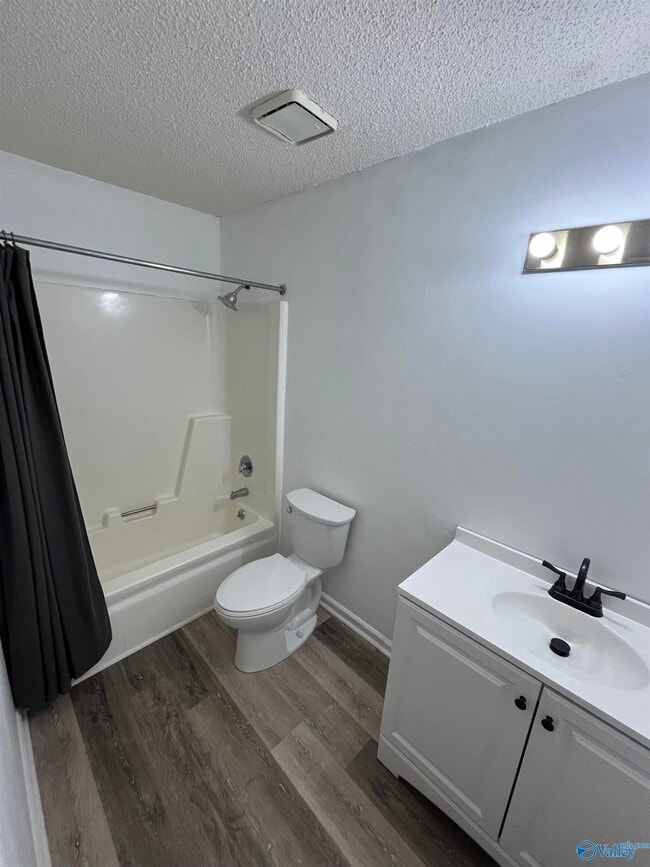 Building Photo - 317 Chateau Dr SW