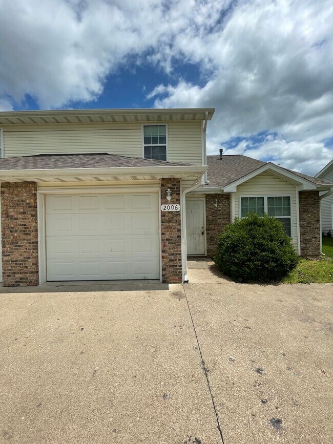 Building Photo - 1908-1910-1910 Arlene Dr