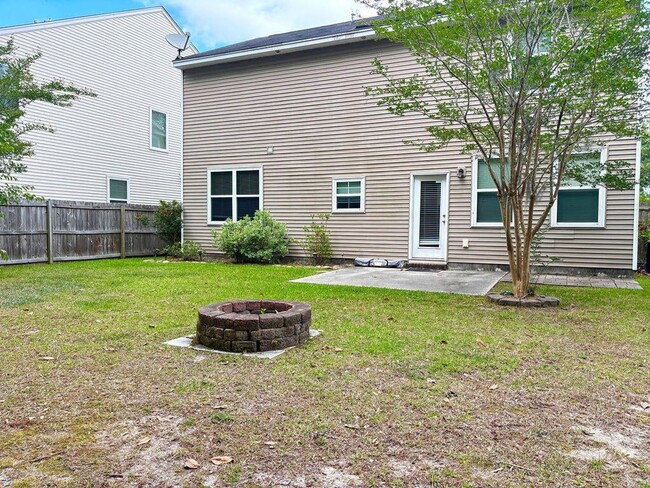 Building Photo - Available Now-Beautiful 4 BR/3BA Home