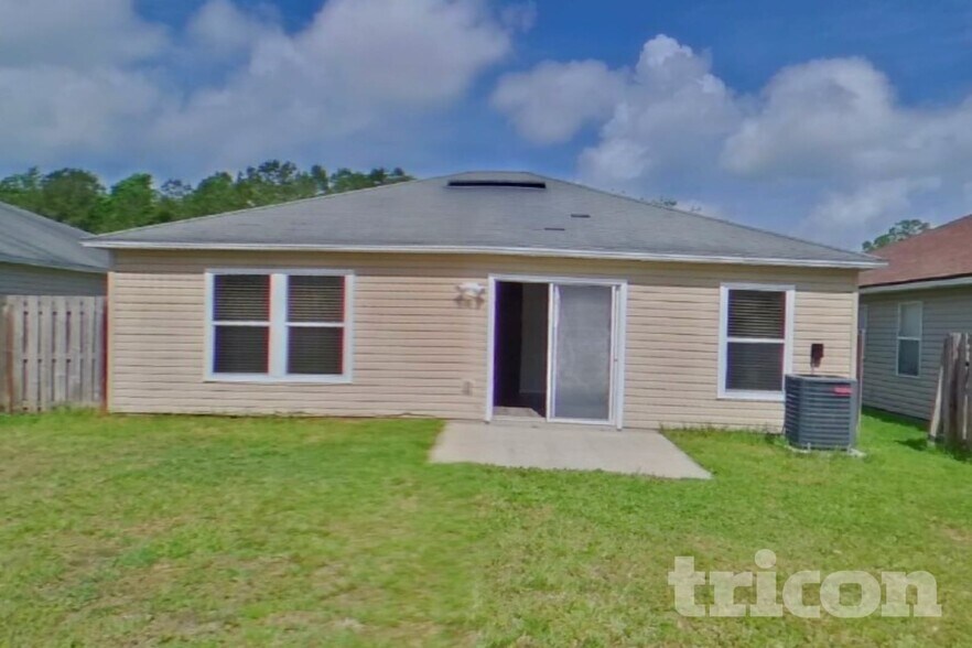 Building Photo - 11931 Alexandra Dr