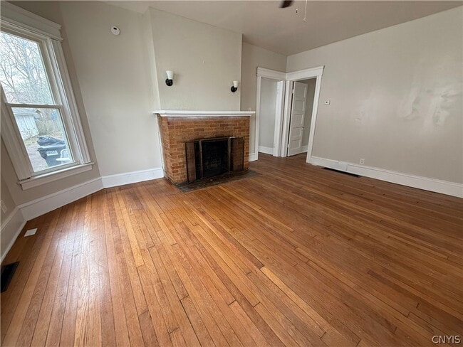 Building Photo - 367 Furman St