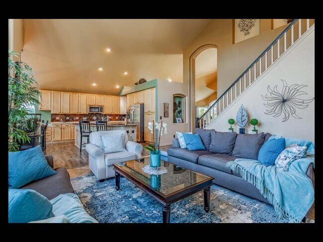 Building Photo - Fully furnished home for rent Castle Rock Short term