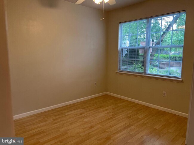 Building Photo - 12905 Centre Park Cir