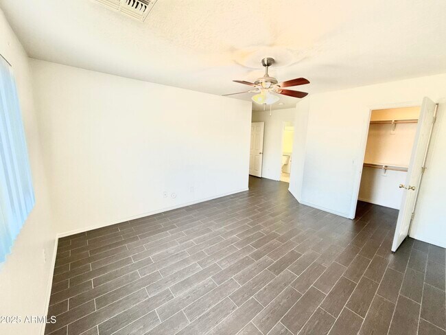 Building Photo - 13740 W Keim Dr