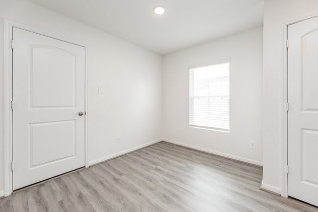 Building Photo - 13010 Sorrento Bay Dr