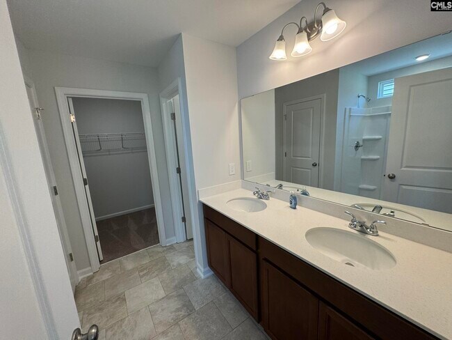 Building Photo - 3042 Hallsdale Dr