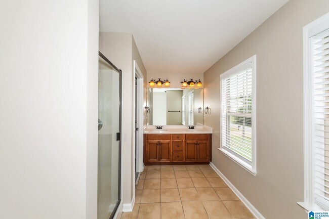 Building Photo - 725 Starlite Dr