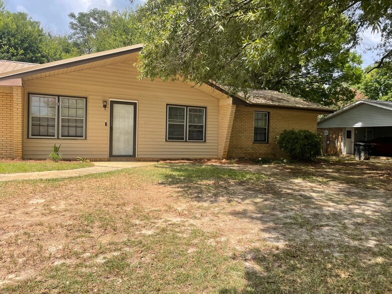 Building Photo - 105 Valencia Cir