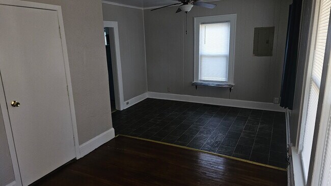 Building Photo - 412 S Fort Ave