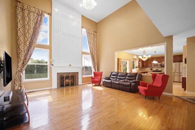 Building Photo - 1044 Oakhill Dr