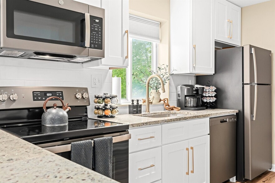 Building Photo - 18423 Sharon Ln