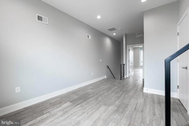 Building Photo - 2055 Tasker St