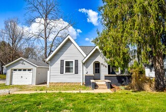 Building Photo - Beautiful New Listing Available August 21, 2026.  Monthly rent $2,100
