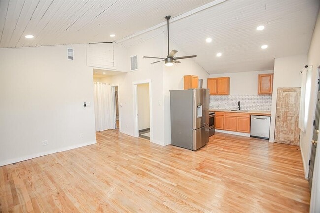 Building Photo - 690 County Rd 219