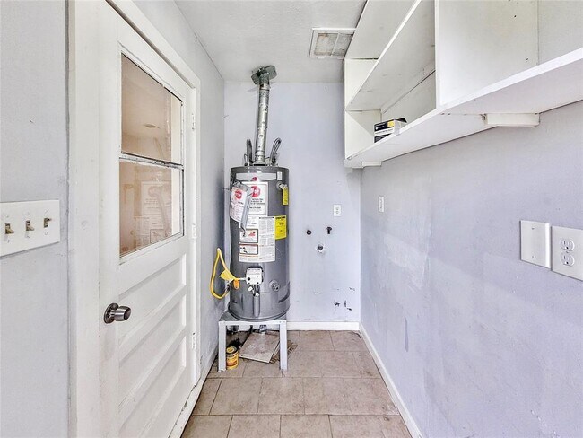 Building Photo - 10821 Aldis St