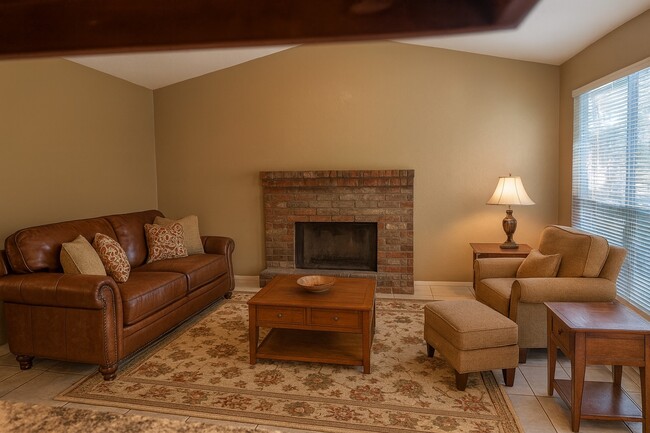 Building Photo - 312 Spring Branch Ln