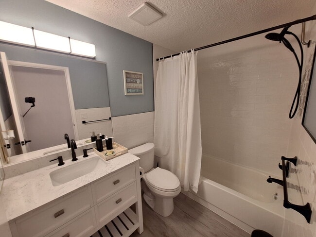Building Photo - Second Floor Annual rental available now in the 55+ condominium community of Cedar Woods.