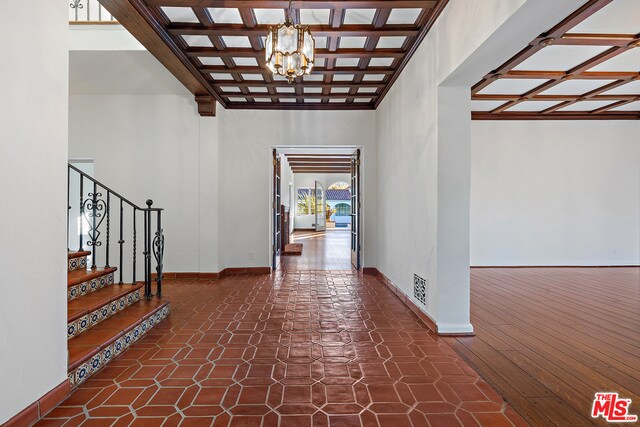 Building Photo - 711 N Linden Dr