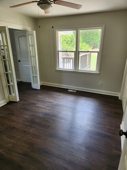 Building Photo - 1411 Stansfield Dr
